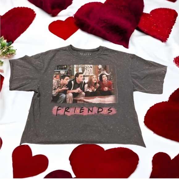 FRIENDS Tops - Friends crop top